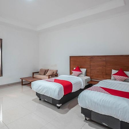 Super Oyo 686 Bunga Karang Hotel Bekasi Exterior foto
