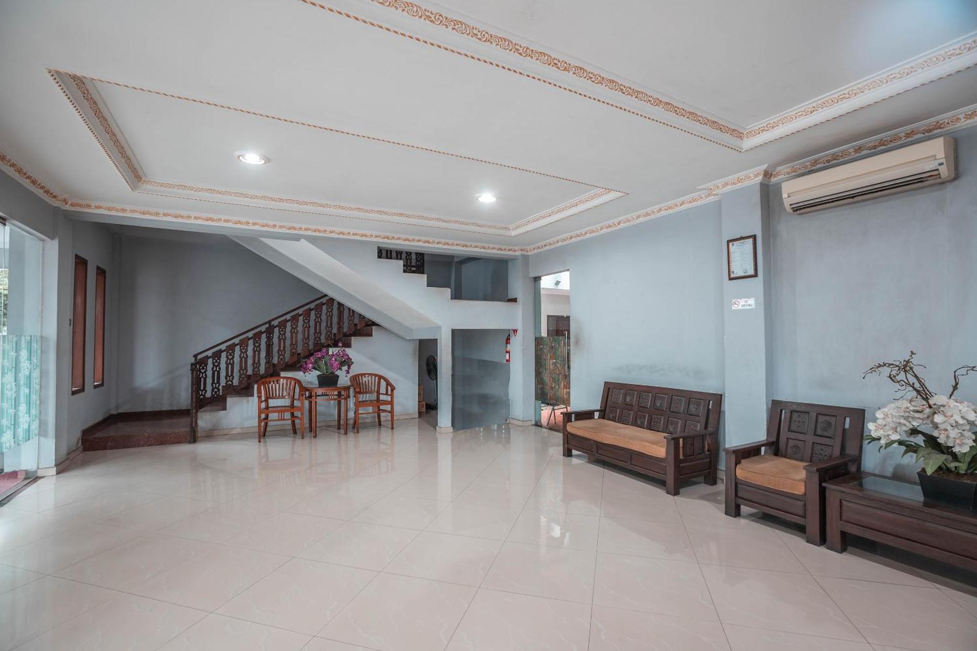 Super Oyo 686 Bunga Karang Hotel Bekasi Exterior foto